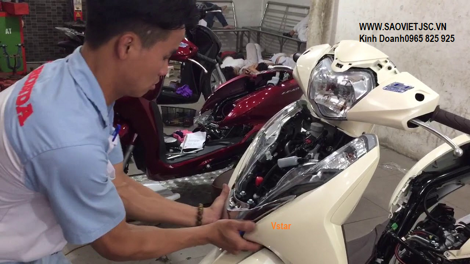 Gắn định vị xe máy tại công ty Sao Việt